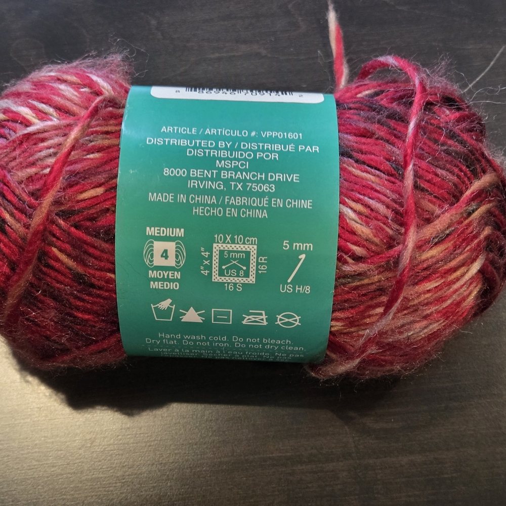 Red Yarn Loops And Thread - Picture 3 of 3